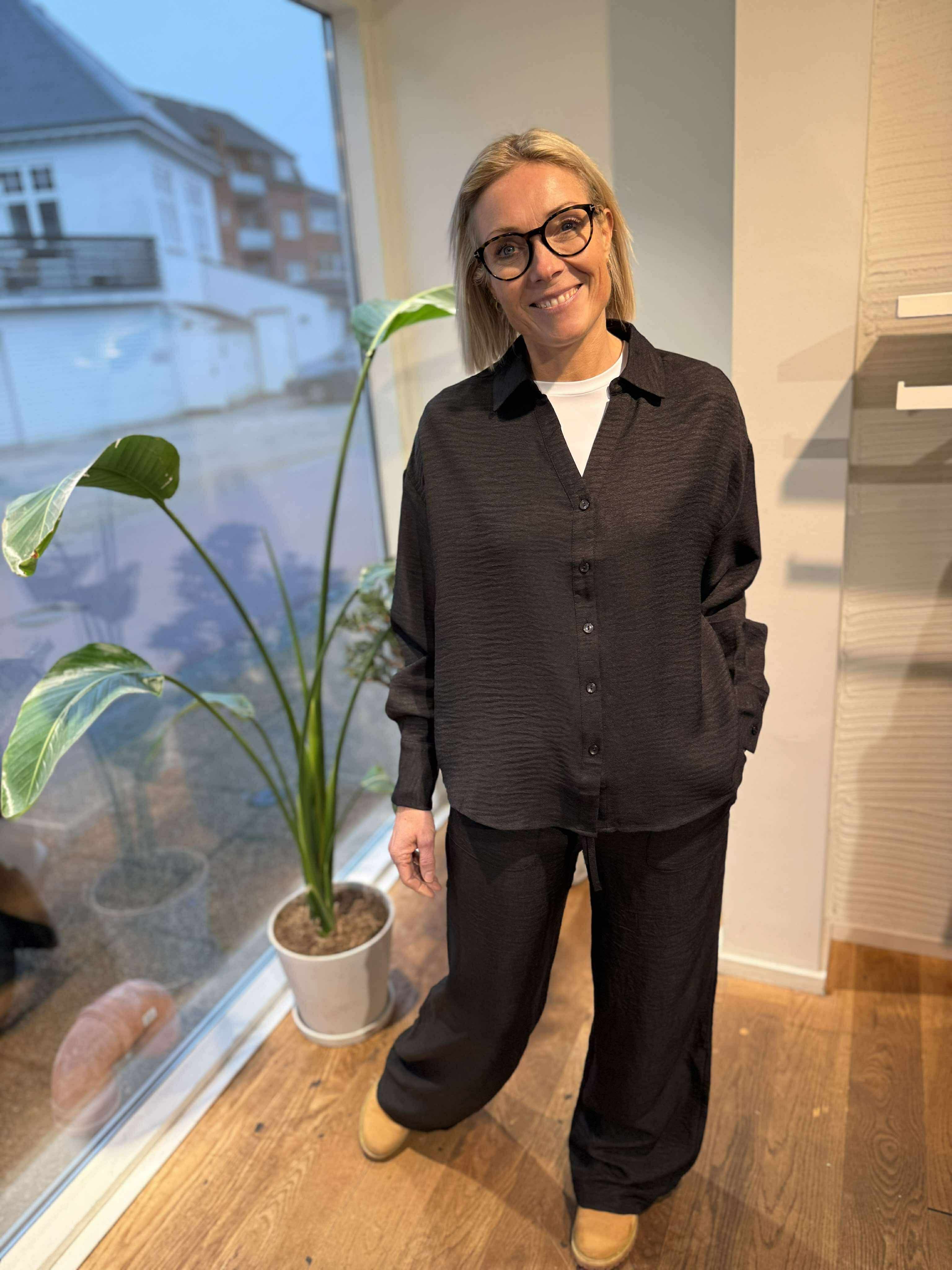 VMMELANEY Shirt - Black